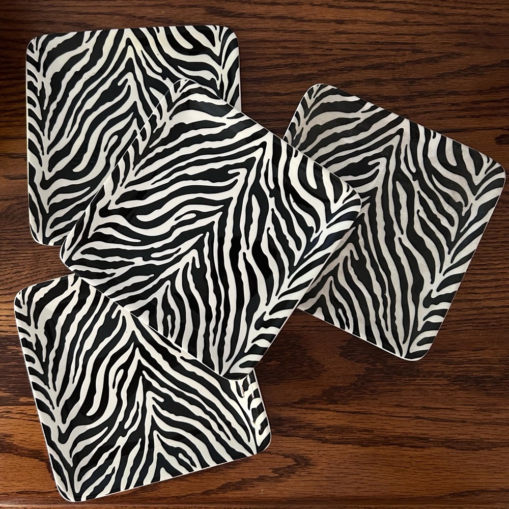 Set of 4 Zebra Plates Pier 1 Imports, 6” Excellent, Like New Condition.